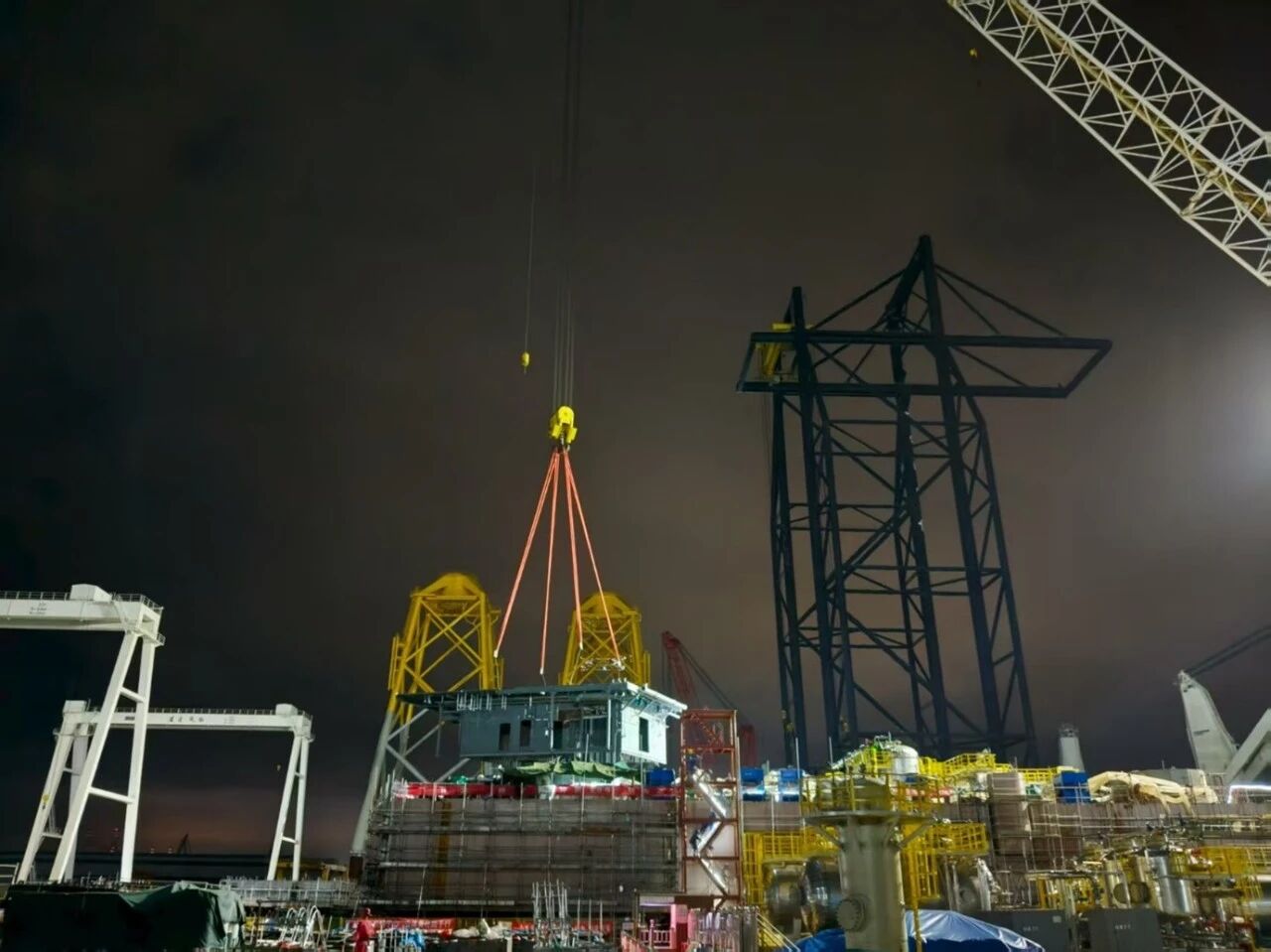 国庆中秋不停歇 一线奋战显担当——洛克石油涠洲10-3油田西区平台建造现场纪实